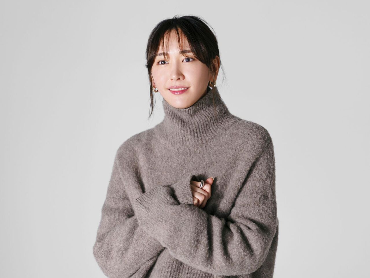 【悔しさ混じり笑】37歳新垣結衣、十六茶浴衣姿で“アラフォー全然見えん”…私もこの肌欲しいよ〜！