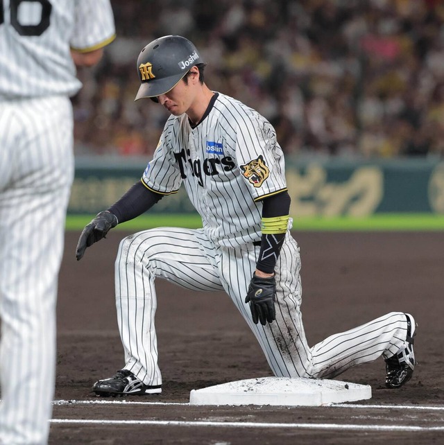 近本のけん制死は盗塁失敗じゃない。9/30甲子園初回、右前打のあと中野の打席で起きた一塁タッチアウト
