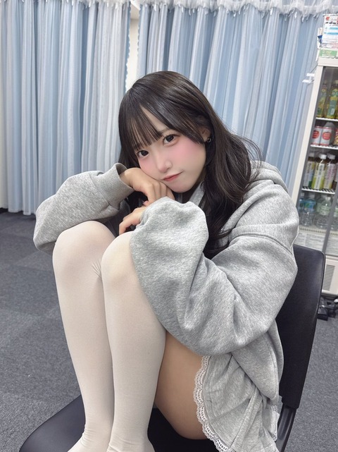 制服姿の肩のライン　琴るり電撃復帰が語るアイドル忍耐