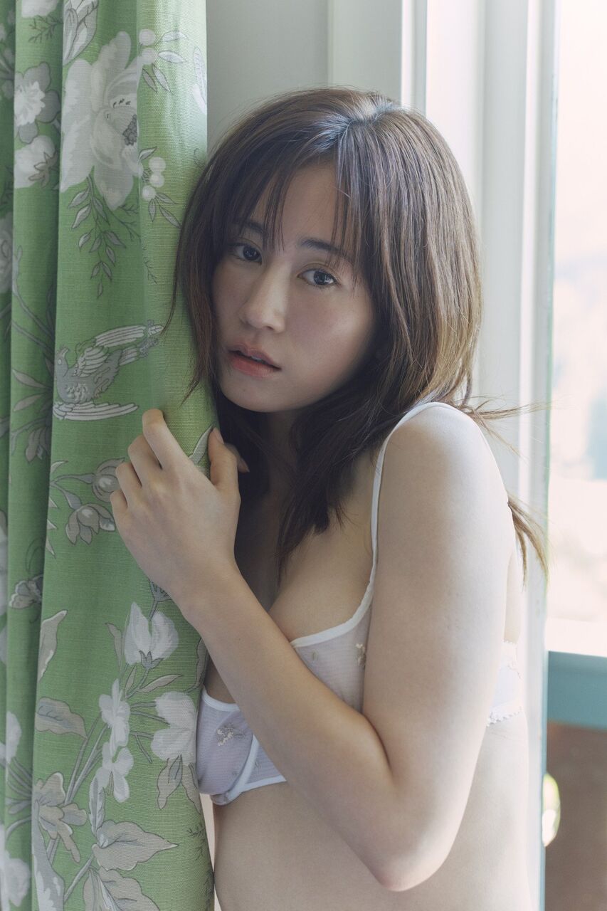 【絶対買います！】前田敦子の魅力が炸裂！新写真集の先行カットに注目