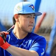 【守備に打撃に躍動！】OP戦打率.417！岡本和真、フェンス直撃二塁打＆三塁線好捕で存在感！