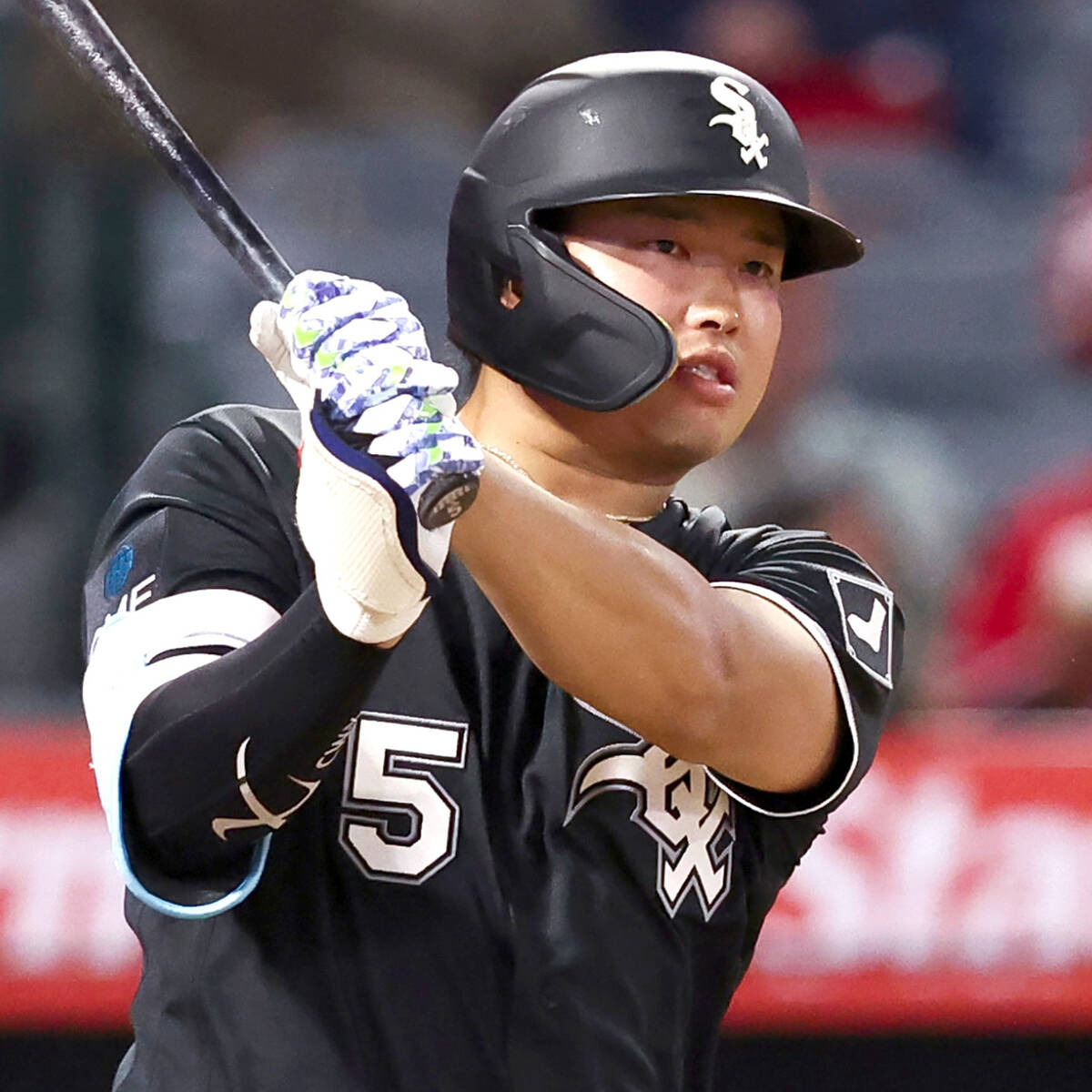 【日本人初…17戦ぶりの一発は！】村上宗隆、遂に日本人ルーキー初の30本塁打…17試合74打席ぶりの衝撃高弾道弾で歴史に名を刻む！