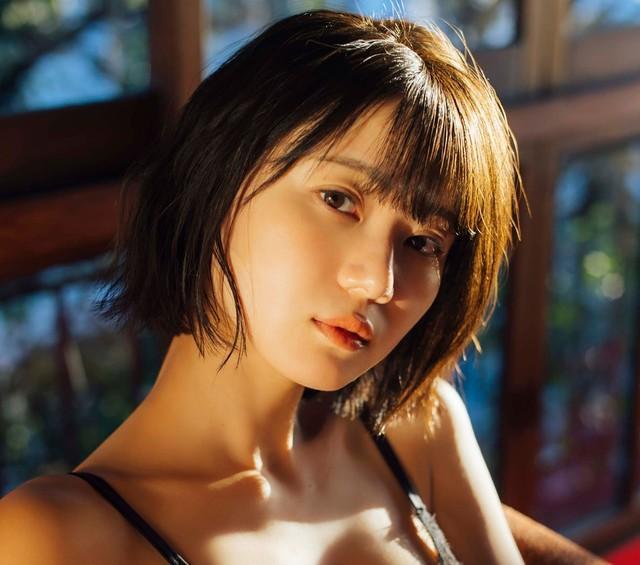 【谷間全開…最後の大放出！】グラビア“引退”宣言のYouTuberいけちゃん、ラスト写真集で驚きショット連発…「辞める詐欺じゃないよ」