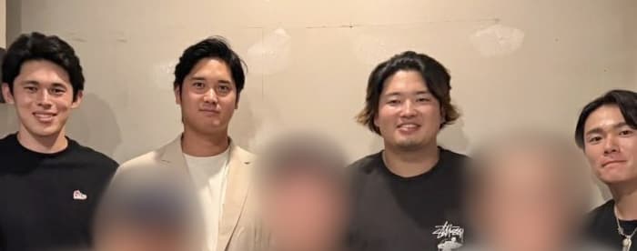 【食事会…シカゴで交流】大谷翔平×村上宗隆、敵ベンチ越し“ジェスチャー合戦”から4人食事会へ…ドジャース日本人トリオ&村上宗隆の絆がほっこり！