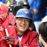 【バックスクリーンへ28号！】岡本和真、2戦ぶり28号ソロ…球団新人HR記録更新継続＆本拠地大熱狂　ブルージェイズ3連勝スイープ