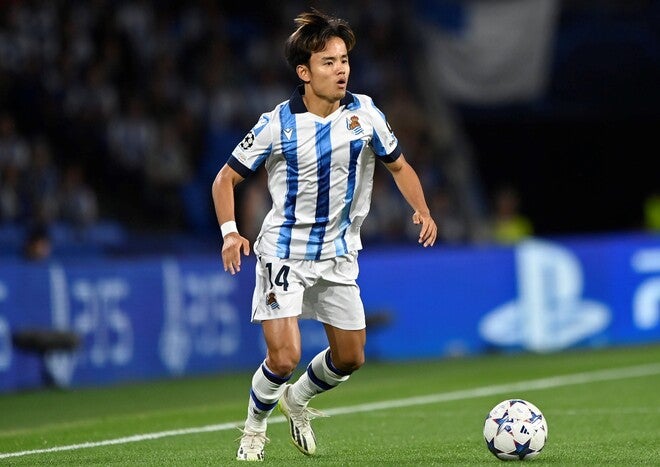 【W杯ピンチ？ハムストリングを！】久保建英、右太もも裏を抑えて倒れ込んで担架で…深刻度合いは検査待ち！