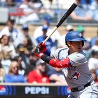 【特大怪物弾…第8号！】岡本和真、2戦連発8号138m2階席弾＆8回同点タイムリーで大暴れ…ブルージェイズ逆転勝利の立役者！