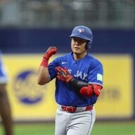 【「パワーが戻った」マルチな活躍！】岡本和真、26号先制ソロ＆二塁打…レイズ戦で球団新人最多記録を更新しブルージェイズ快勝に貢献！