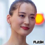 【悲報】綾瀬はるかのユニクロCM、上半身裸に疑問の声