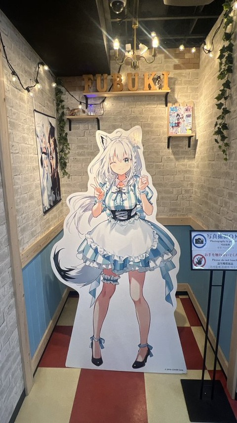最近ホロライブにハマりつつあるんだけど「白上フブキのスズメのサンバ」が面白くてワロタ