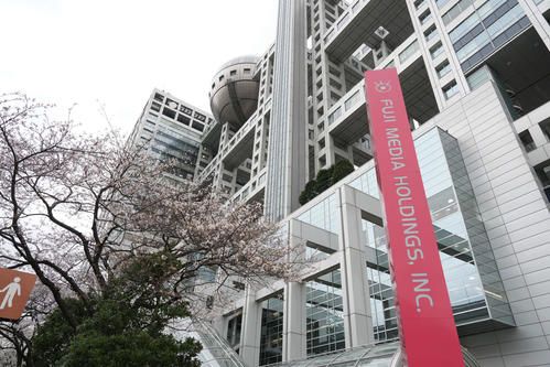 「下半身露出」フジ女性社員の衝撃証言、有力番組出演者にＸ「公表して！震えてるだろ」の声