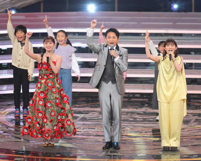 【紅白】まさか！本番中に頭どつかれてた！有吉弘行「頭ぶっ叩かれてる！笑った」