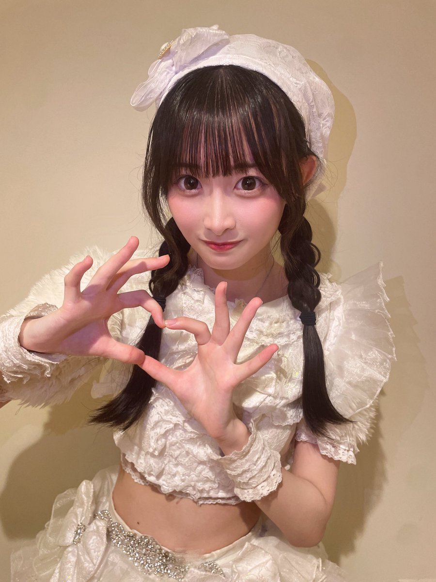 アイドルグループ・Aimmメンバー、特定の男性ファンと関係持ち契約解除！運営マジギレ！！