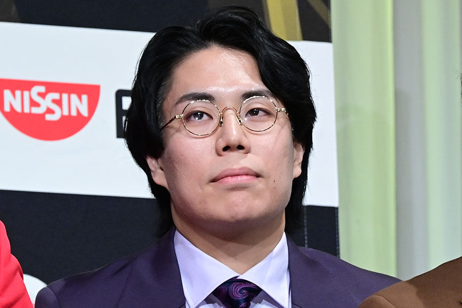 吉本興業、令和ロマン・高比良くるまの契約終了を発表 オンラインカジノ問題から活動再開
