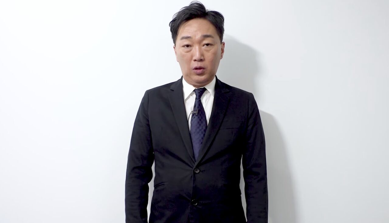 スピードワゴン小沢がYouTube動画で活動再開表明?動くオザワ?は終始硬い表情で陳謝、頭下げる