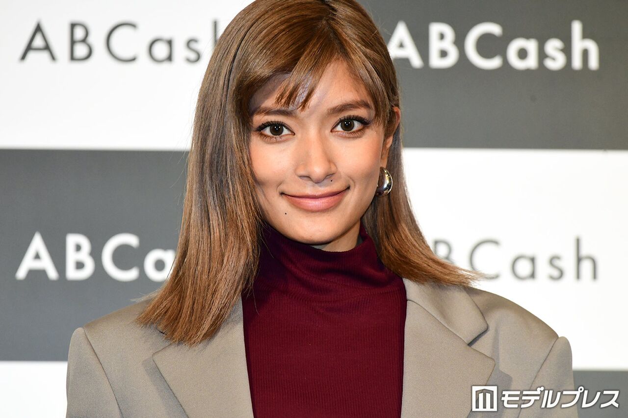 ローラ(36)、農業転身のウラにあった「嘔吐・パニック・睡眠薬」歯ぎしりで歯が砕け、うつ発症…