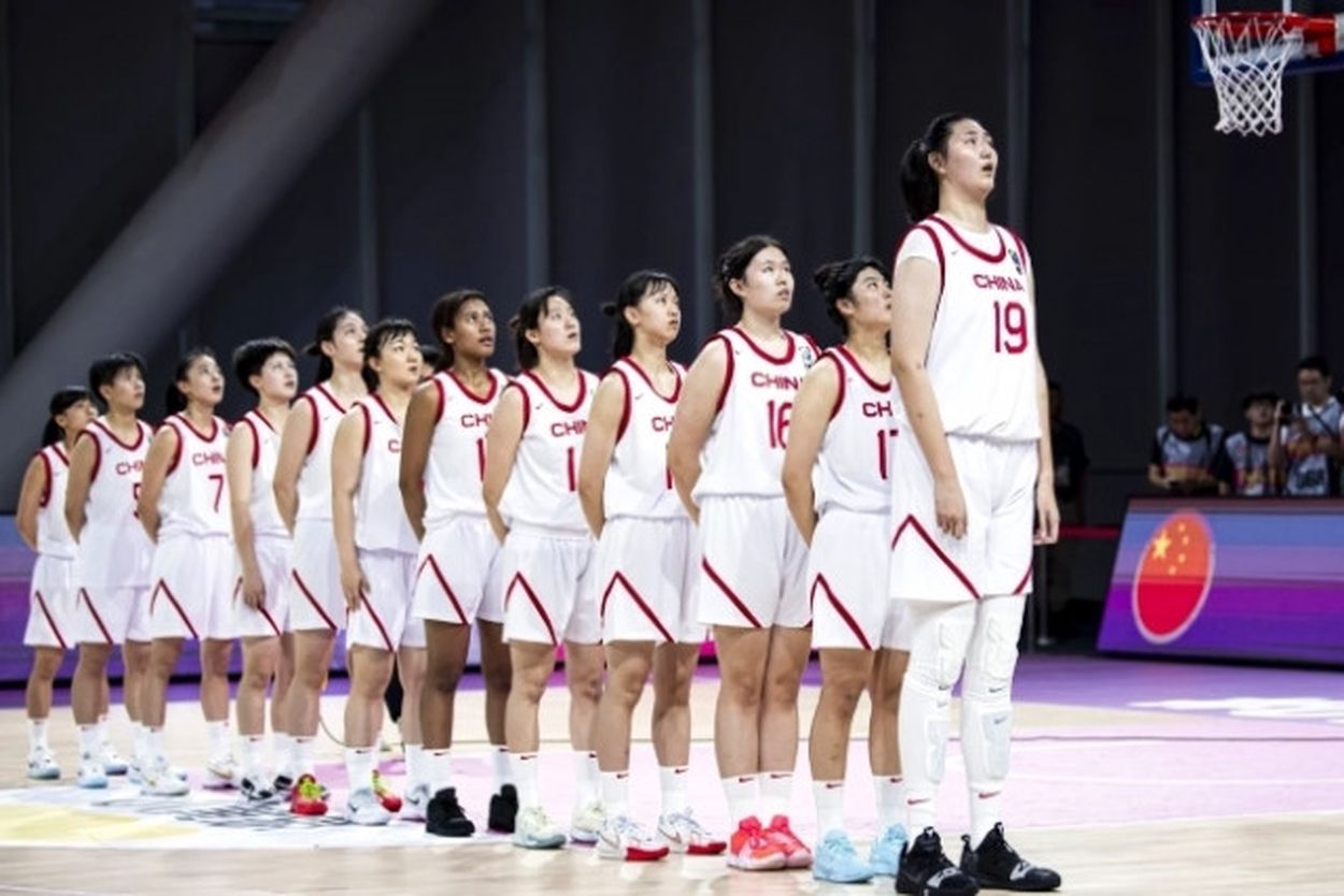 【画像】中国女子バスケ代表、別規格の選手あらわるｗｗｗｗｗｗｗｗｗｗｗｗｗｗｗｗｗｗ
