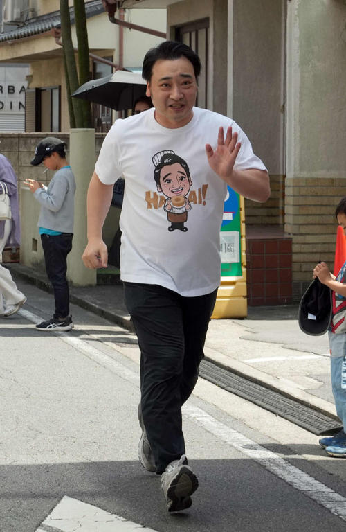 「他店の商品に自分のシール貼っただけ」割高価格で販売か　元ジャンポケ斉藤のバウムクーヘン店