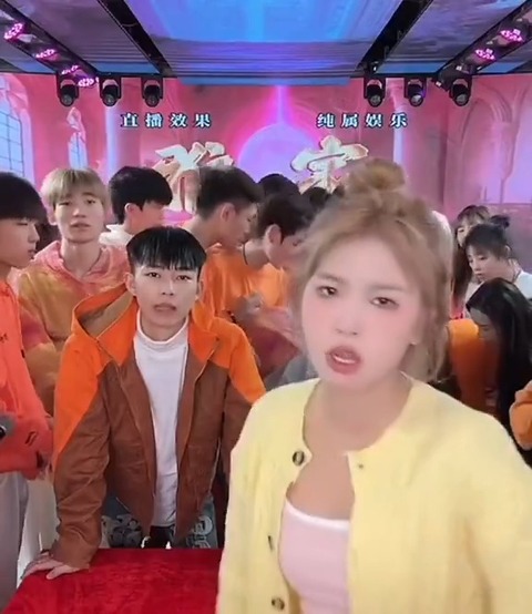 【動画】中国のアイドル、生配信中に放送事故を起こしてしまうｗｗｗｗｗｗｗｗｗｗｗｗｗｗｗ