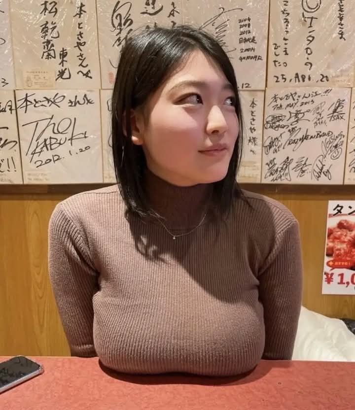 【画像】Kカップ巨乳グラドル、テーブルの上におっぱいｗｗｗｗｗｗｗｗｗｗｗｗｗｗｗｗｗｗｗ