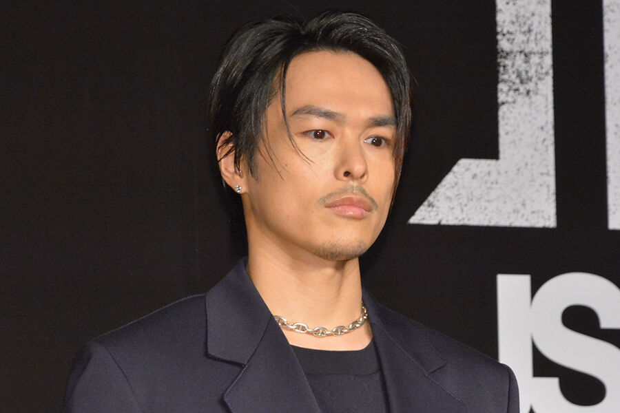 脅迫と暴行の疑いの今市隆二、所属事務所が声明　本人には「報酬返上と自宅謹慎」
