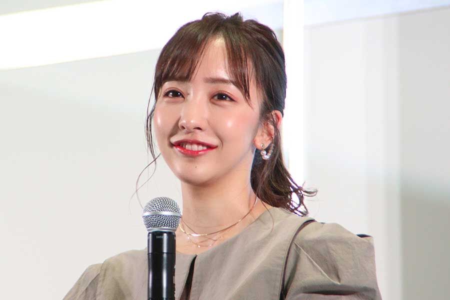 元AKB48・板野友美、1泊100万円超「豪遊社員旅行」で30万円バレンシアガ贈呈も