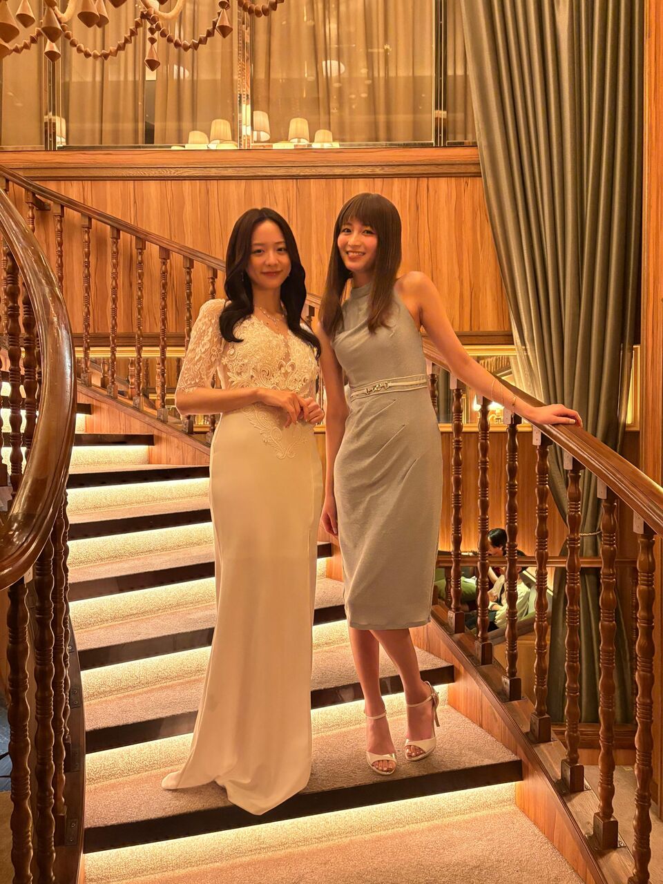 「スタイル抜群」「間違いなく指名しちゃう」岡崎紗絵＆森香澄の“ホステス姿”に反響