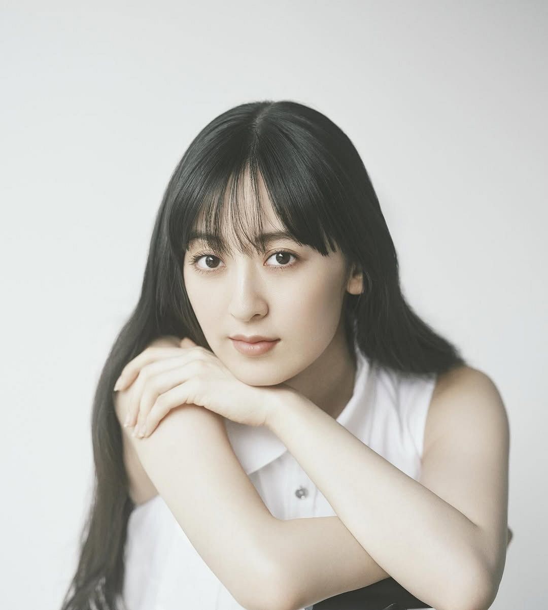 【画像】斉藤由貴の娘、25歳女優の最新ショットにネット騒然「そっくり！DNA凄い」