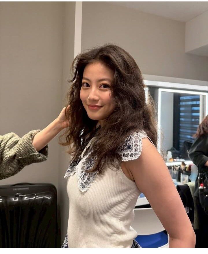 【画像】今田美桜、ライン浮き出るノースリ＆ミニスカ　ファン「キュン死」「おっきい、、最高」