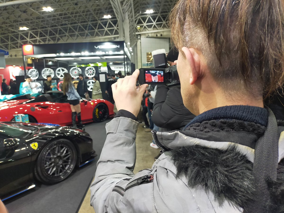 レースクイーンの“下半身だけ”盗撮被害「変態なので下半身ししか興味がないんです」