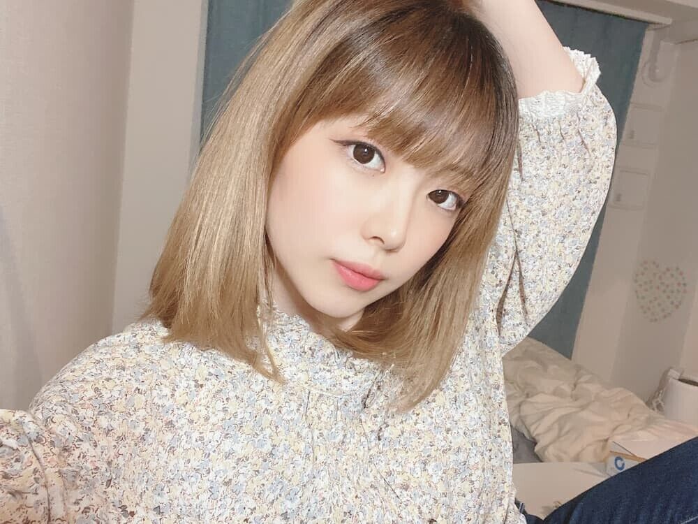 ふわっち女性配信者、カラオケ店のグラスに放尿＆飲尿配信？！ラウンドワンは訴訟で対処！！