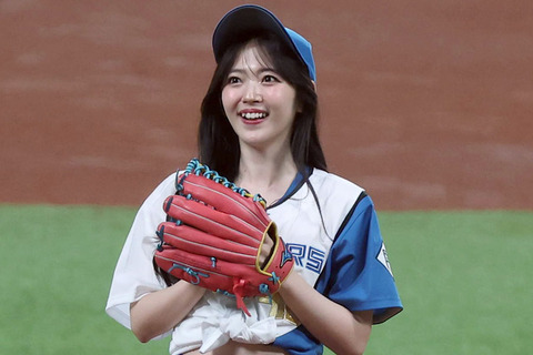 【エスコン】鈴木愛理、ミニスカ姿で華麗な一投　“チラ見え”も話題のファーストピッチに球場沸く！