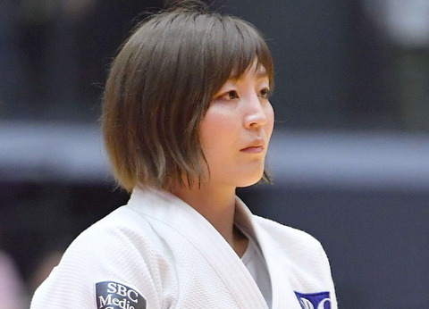 【妖艶】角田夏実、北海道で髪色チェンジ！ツヤ髪に「反則級の可愛さ」と絶賛の声