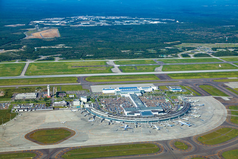 【転落】新千歳空港、立ち入り禁止区域で男性が4階から飛び降り死亡！
