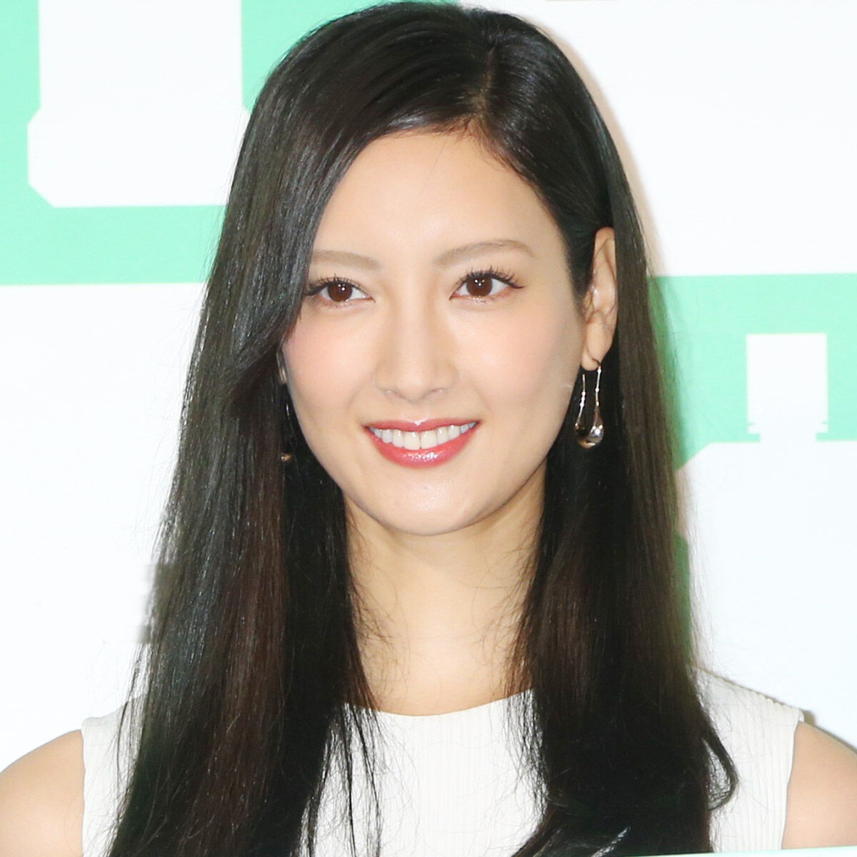 菜々緒が“恋愛を語るほど強く見える”理由──美人なのに幸せ感が薄い女の正体