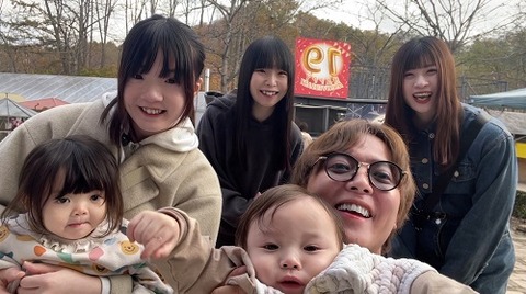 「本当に女性たちの精神世界が謎だ」4人の“妻”を持ちヒモ男を自称する日本人男性の近況