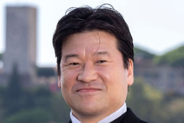 佐藤二朗はなぜ降板騒動へ発展したのか？「面白い人」が最も難しい時代になった理由