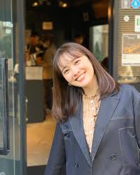 河出奈都美アナのショーパン仕草に見る推し活の本音