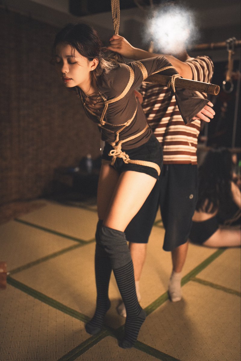 【SM写真】誕生会の生贄となったM女