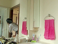 【動画】【寝取られ熟女】大人向けの家庭教師を始めた35歳の美熟女妻が老人生徒と自宅のお風呂で不倫する姿を旦那に見つかり支離滅裂！！