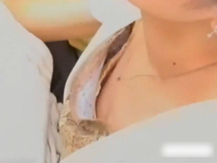 【隠撮】行楽シーズンを家族と満喫する人妻の胸チラを盗撮した映像を堪能する！