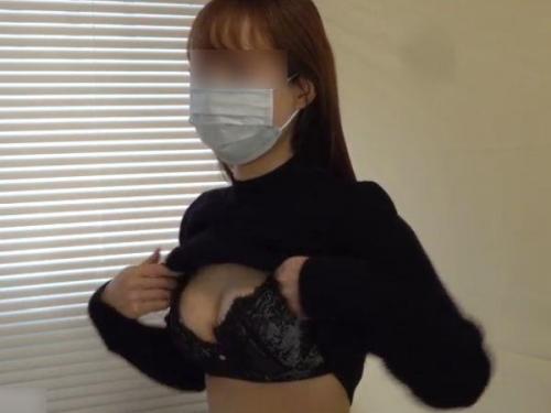 【盗撮動画】健康診断隠し撮り！スレンダーながら理想形の美乳オッパイのお嬢さんを変態医師が触診！