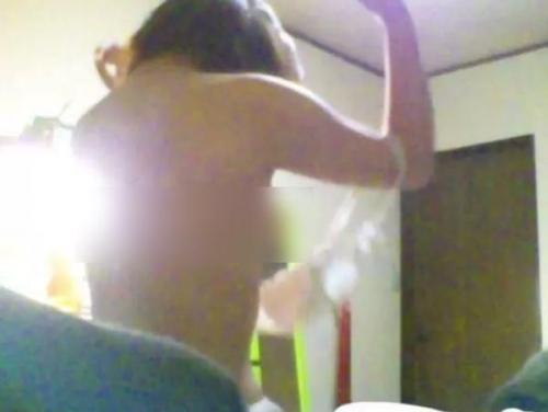 【盗撮】現役JDの妹着替えを隠し撮り！現役らしい重力に逆らう美乳丸出しの乳首まで映り込んだ瞬間！