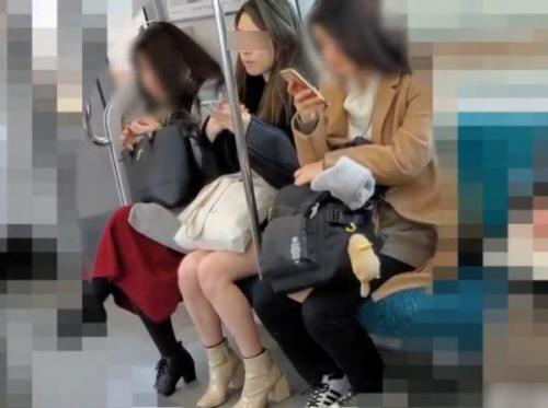 【盗撮動画】Kポップアイドル系の美人お姉さんのミニスカ美脚を逆さ撮りしてパンチラGETｗｗｗ