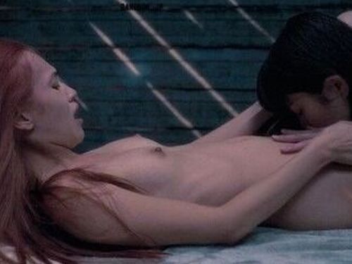 水原希子（女優濡れ場）映画「彼女」大胆な脱ぎっぷりを見せる貴重な全裸ヌード映像。（※動画あり）