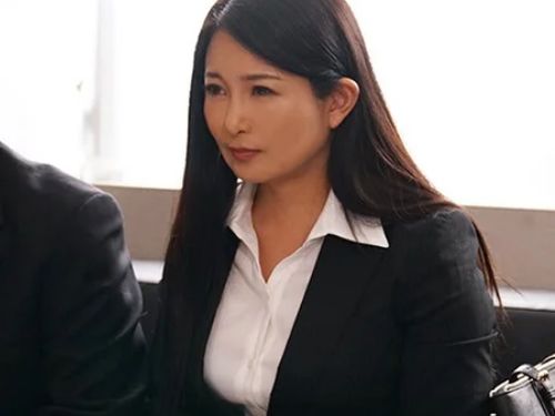 【一色桃子】男ばかりの社員旅行でピンクコンパニオン要員としてハメられた美人妻社員