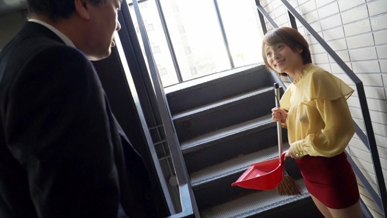 【吉良りん】ノーパンノーブラ若妻痴女が隣人にオナニーを見せつけてデカチンに跨り杭打ちピストン！