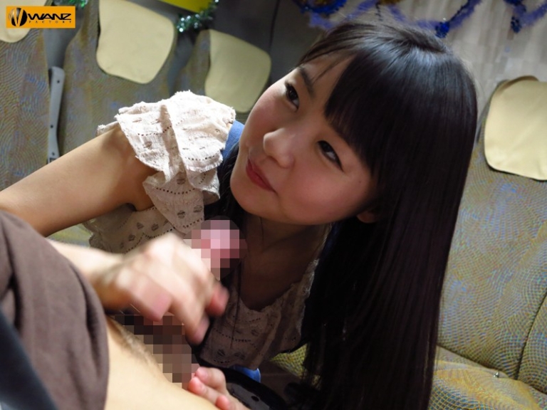 【つぼみ】ミニ系女子が玉舐め手コキとフェラ攻めを我慢するチンポを体舐めサービスで興奮させて何とか射精させる！