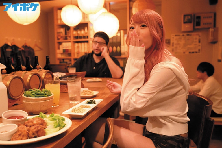 【西宮 ゆめ】スタイル抜群のAV嬢が逆ナンした男子2人とホテルに直行！騎乗ピストンしながら仁王立ちフェラチオ！