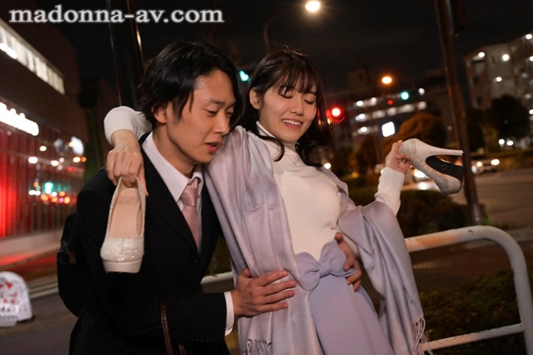 【神宮寺ナオ】学生時代に憧れだった巨乳美女と同窓会で再会！ウブなチンポを弄び生ハメに豊満ボディが揺れる！